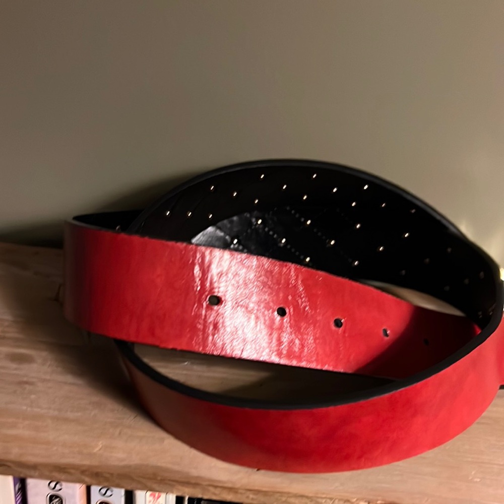 Reversible red/black belt with gold buckle and detailing